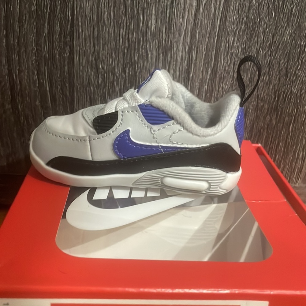 ONLY WORN ONCE !! Nike baby Airmax 90